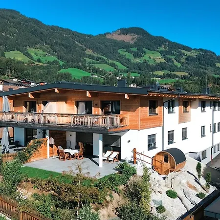 Veronikas Relax & Family Suite - Sun Terrace And Car Park By Alpenluxus Appartements Fuegen